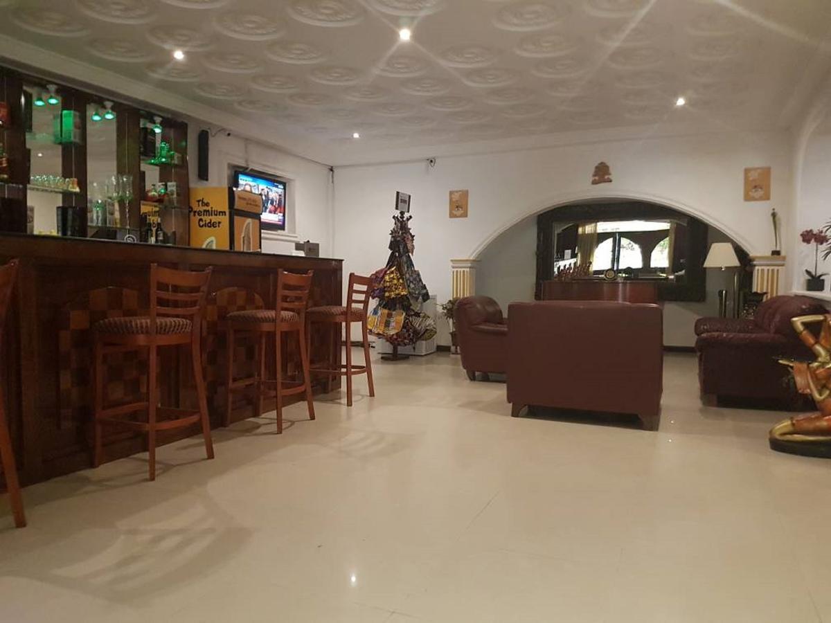 Embassy Suites Hotel Монровія Екстер'єр фото