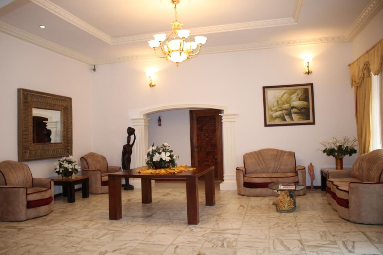 Embassy Suites Hotel Монровія Екстер'єр фото